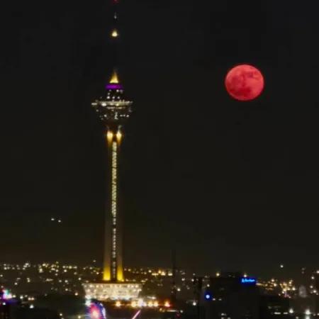 ماه توت‌فرنگی تهران