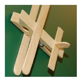 کاردستی هواپیما با گیره چوبی